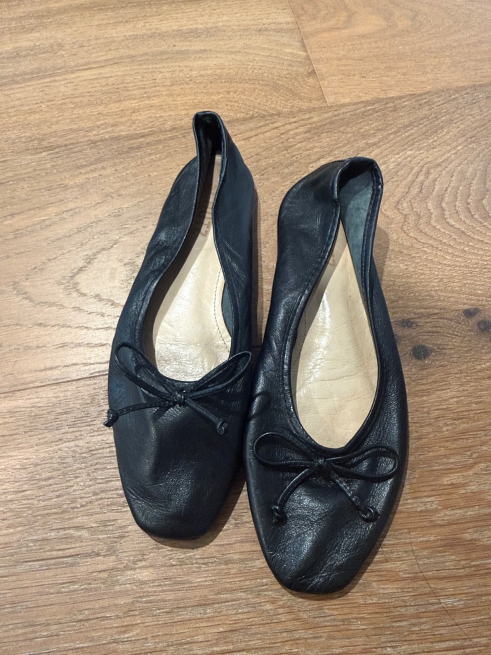 SCHUTZ Black Leather Bow Ballet Flats